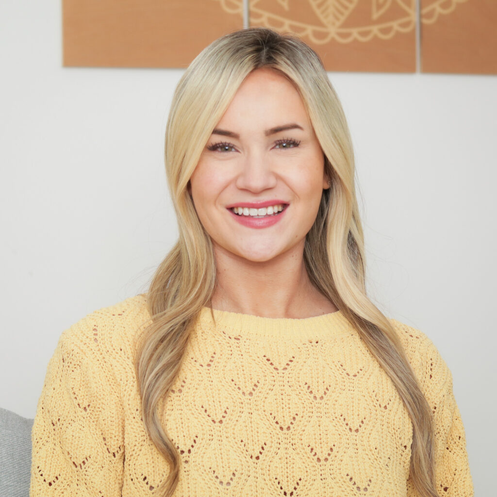 A headshot of Laura Newcomb, LMHC at Beacon Therapy Group.